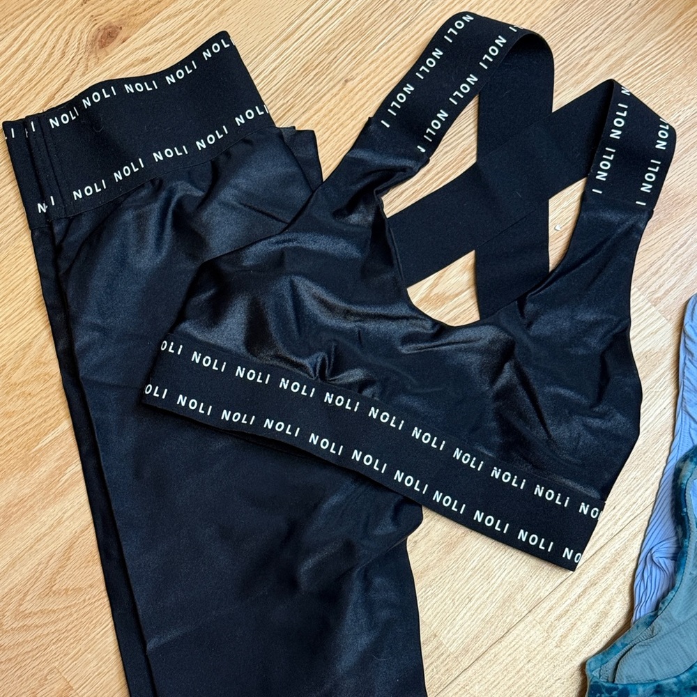 Noli Black Sports Bra and Leggings Set